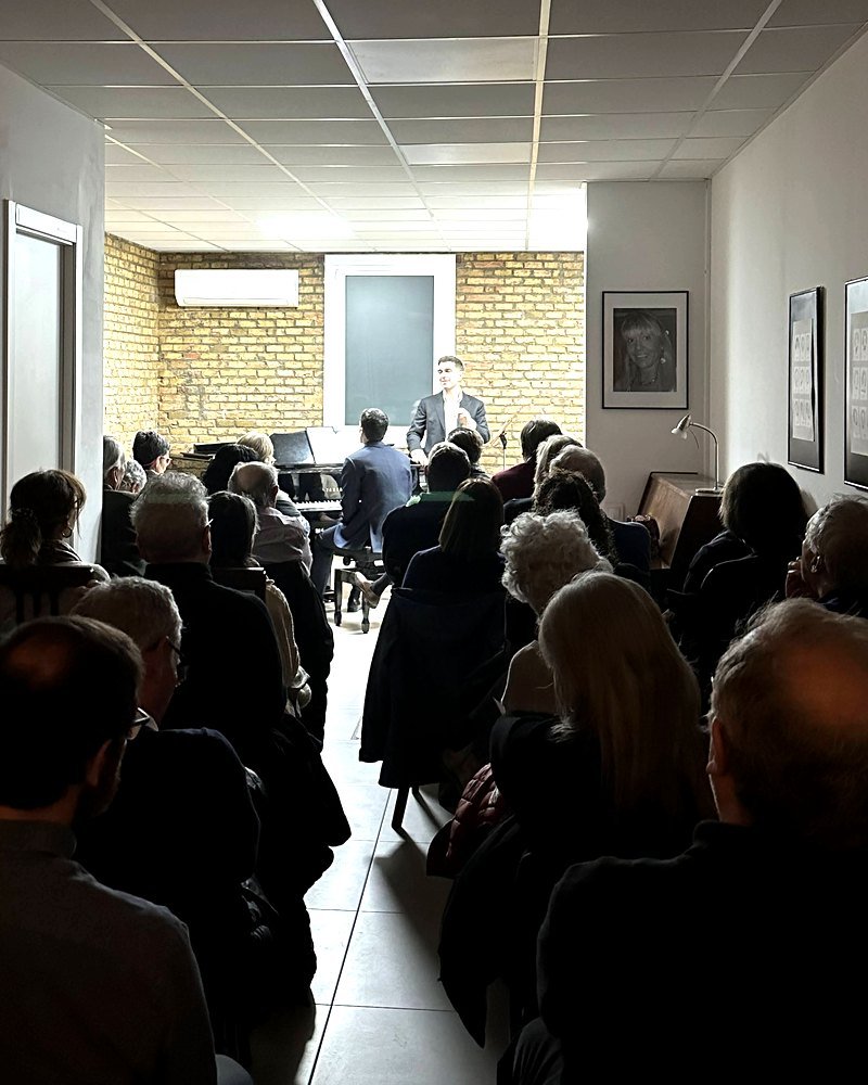Concert a l'Escola de Música Cristina Blasi, amb el públic assegut